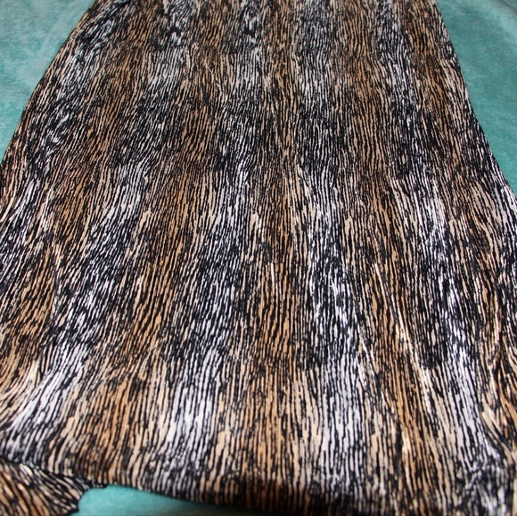 Patterned Skirt - Picture 3 of 7